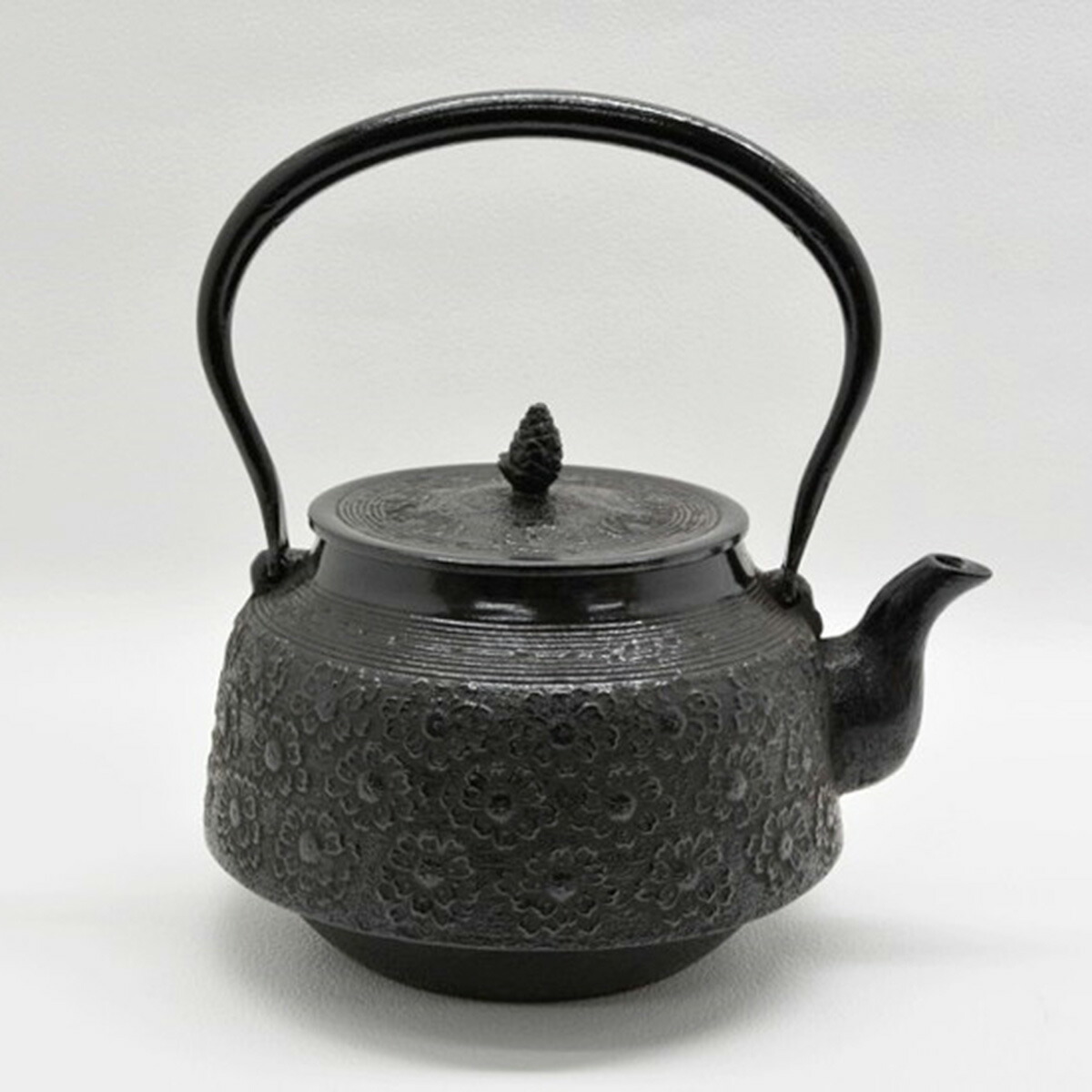 ほぼ未使用品 南部秀山堂 佐藤 勝弘作 15型アラレ 鉄瓶 南部鉄瓶