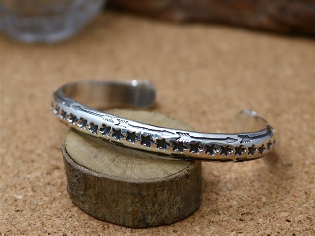 ナバホ族 バングル」の人気商品一覧 | 安い商品を通販サイトから探す