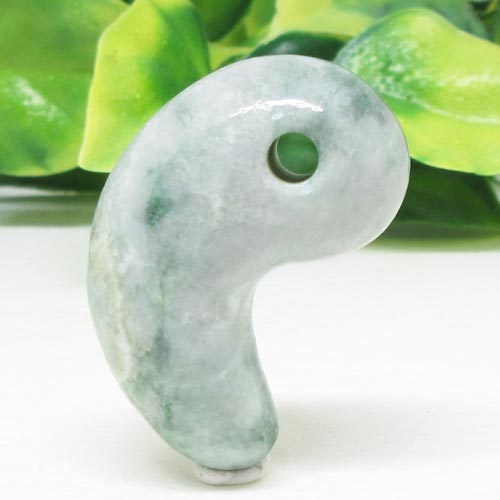 楽天市場】【天然石】糸魚川翡翠☆Sランク☆勾玉☆約30ミリ☆産地証明