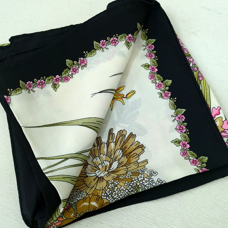 美品 グッチ スカーフ 大判フラワー 蝶々 魚 柄 w3325-1209-⑧-①