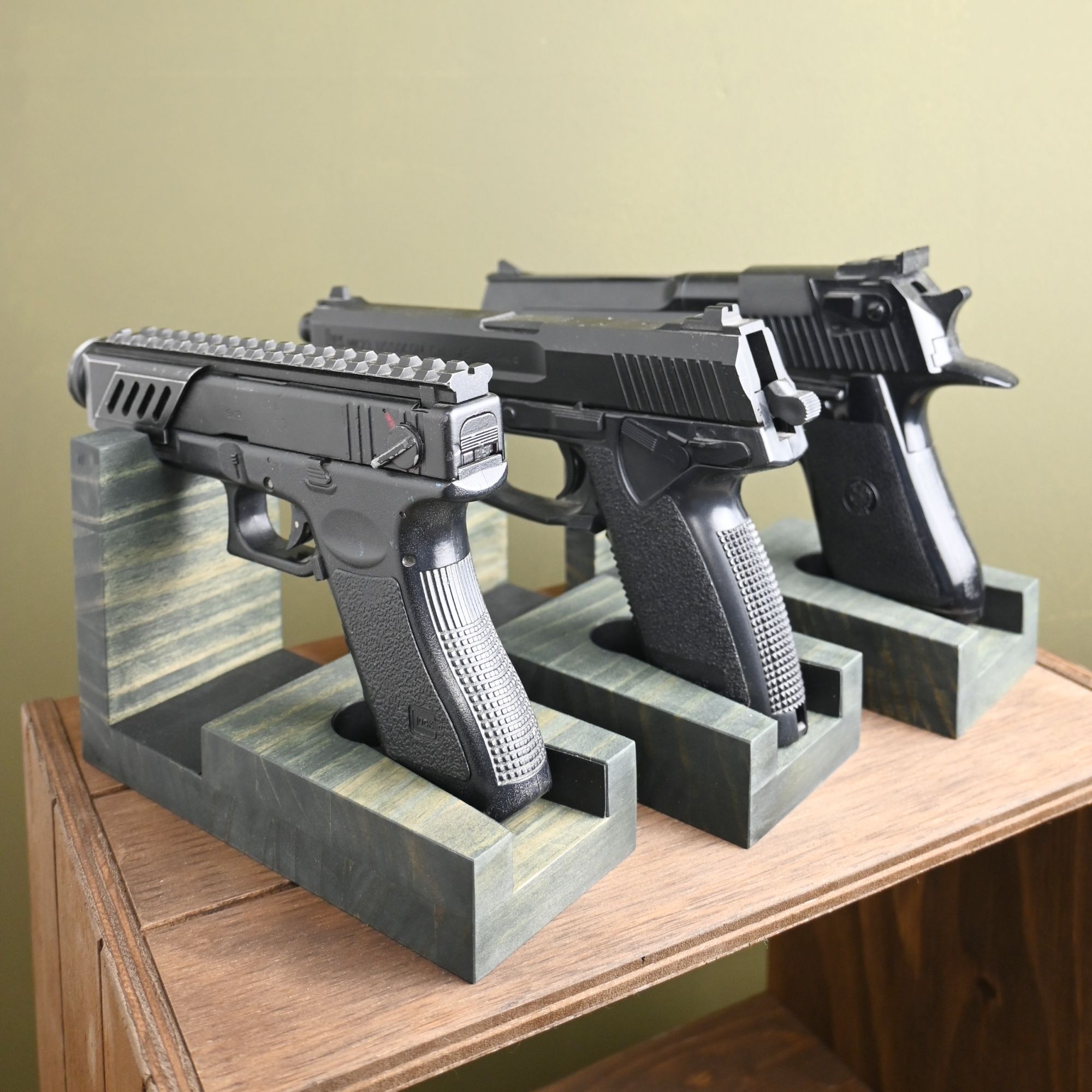 楽天市場】月間優良ショップ連続受賞 WOODWORKS ハンドガンスタンド 1