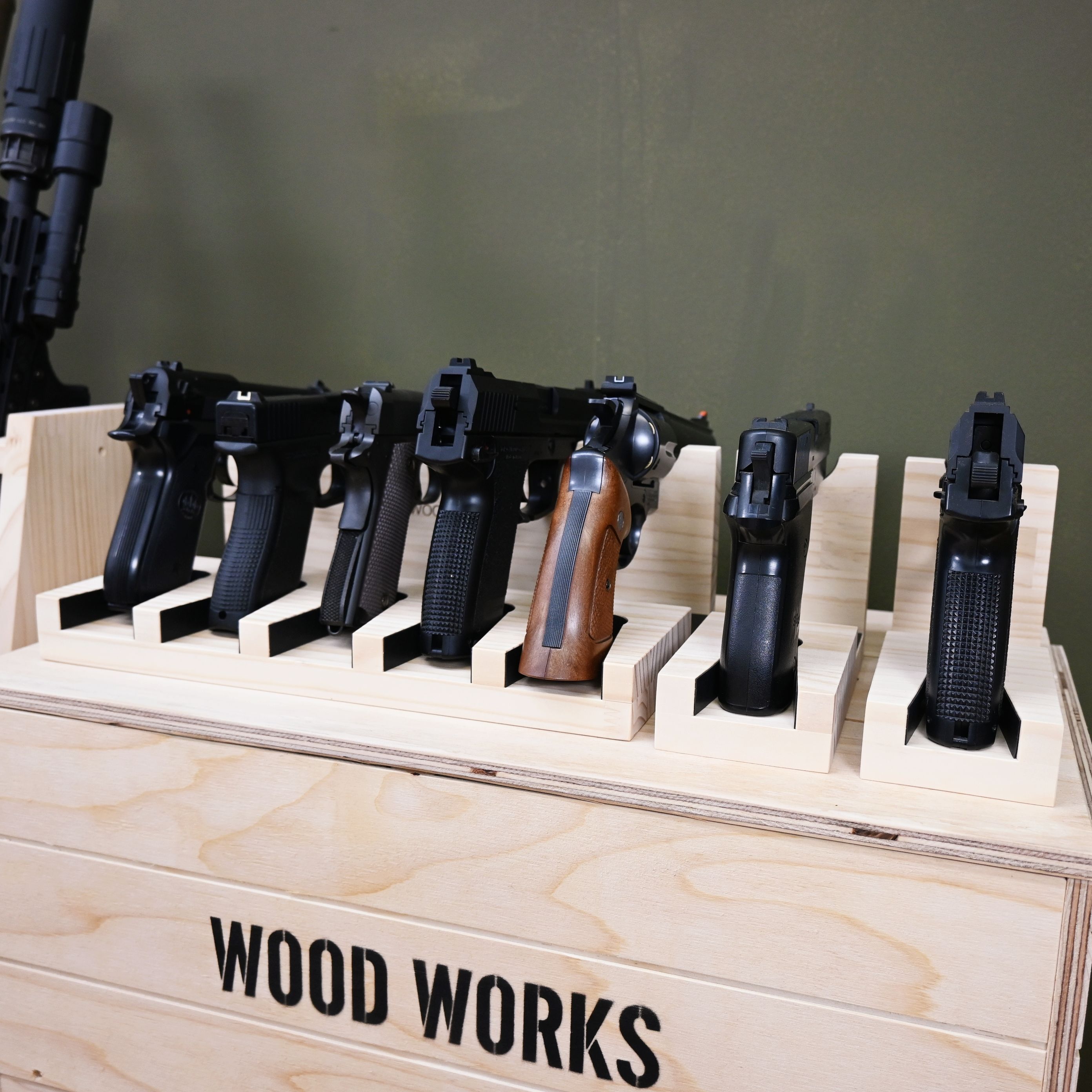 楽天市場】月間優良ショップ連続受賞 WOODWORKS ハンドガンスタンド 1