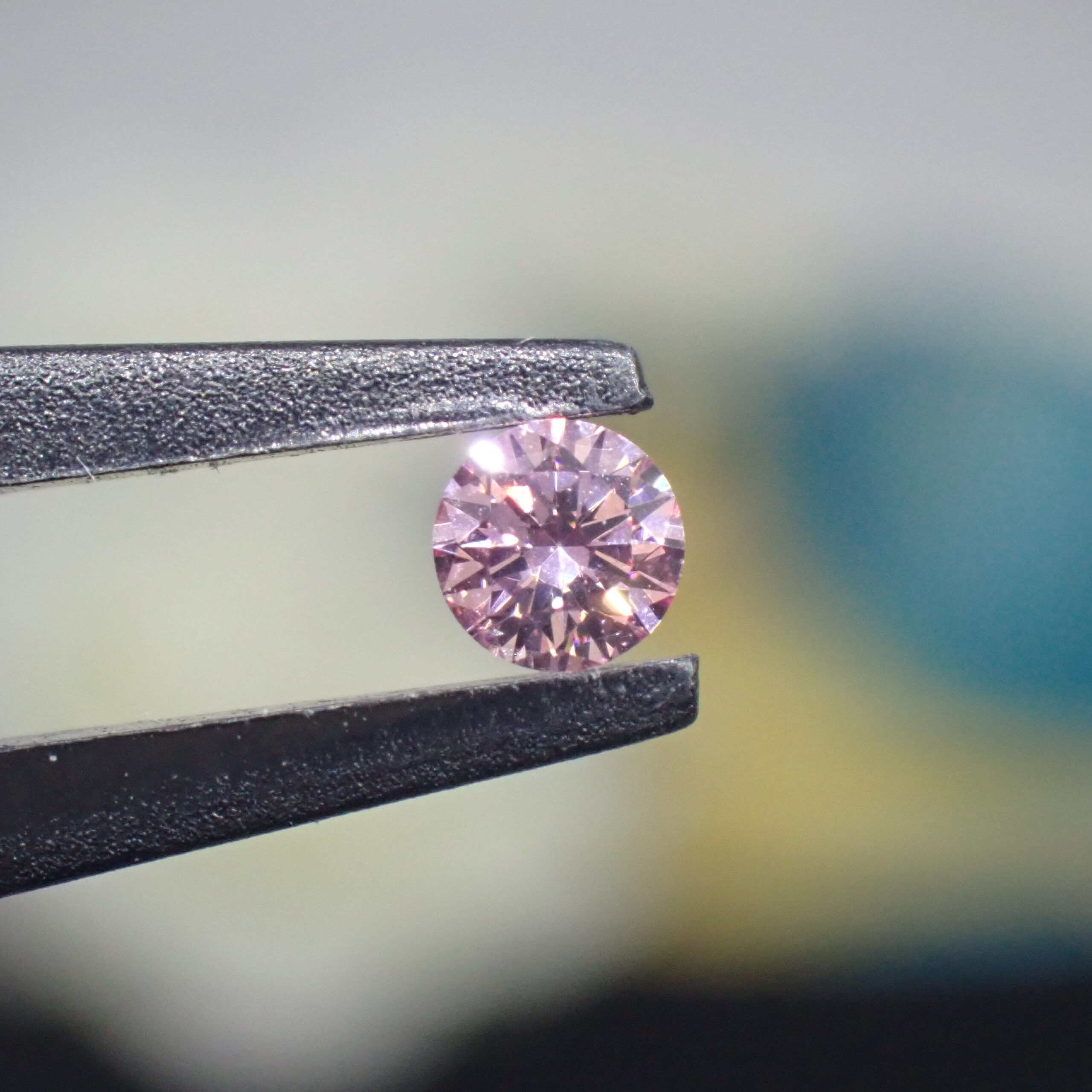 貴重なラウンドカット☆Fancy Intense Purplish Pink 0.077ct | 宝石つむり