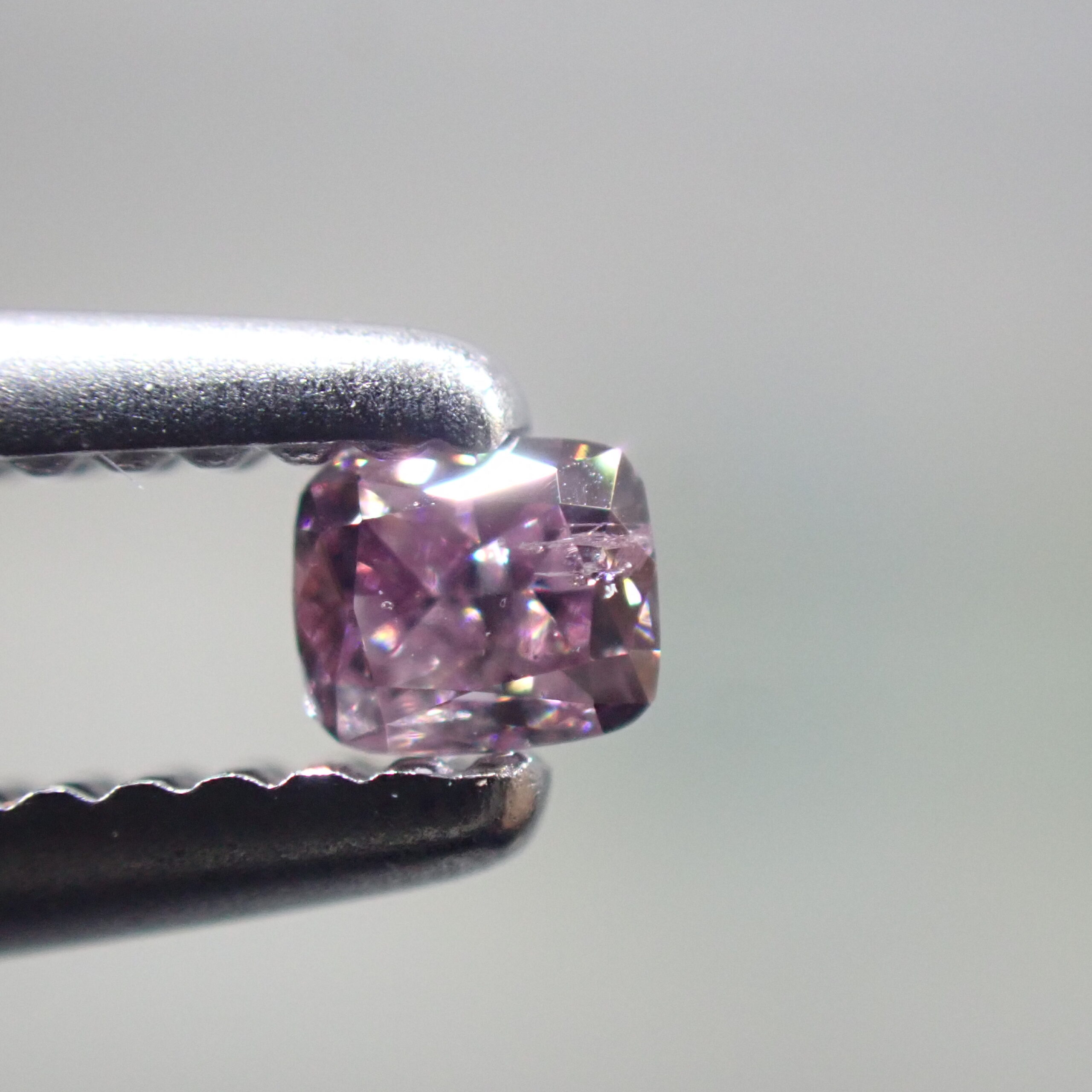 濃くて美しいFancy Intense Purple Pink 0.046ct | 宝石つむり