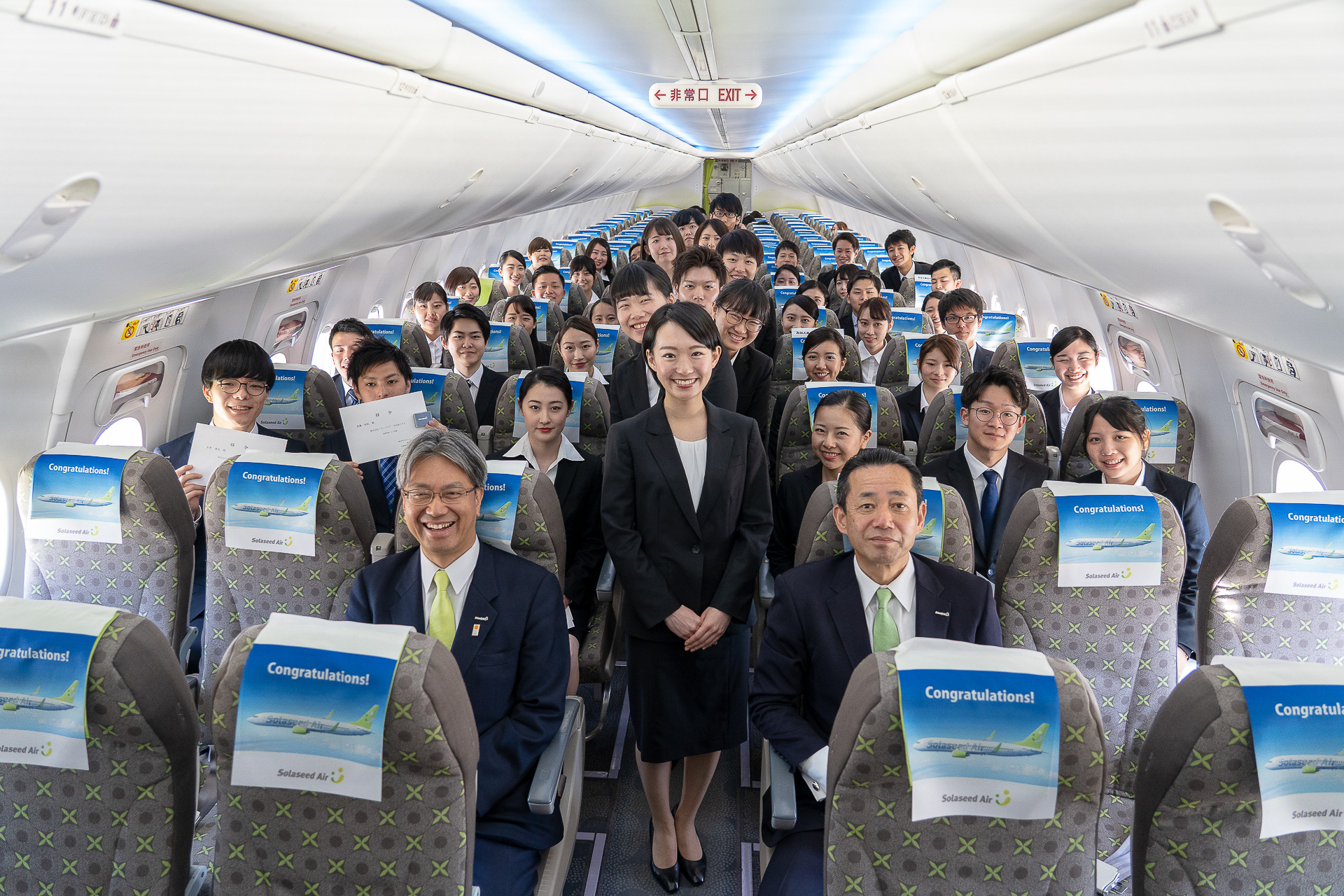 ソラシドエア、2019年度入社式は初の機内開催！ 九州の空をめぐる巡覧