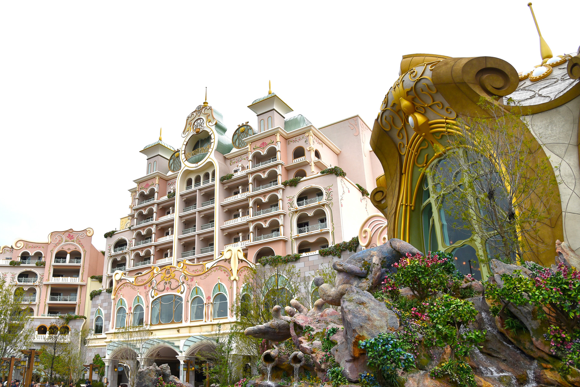 東京ディズニーシーのファンタジースプリングスホテル、全貌公開。1泊