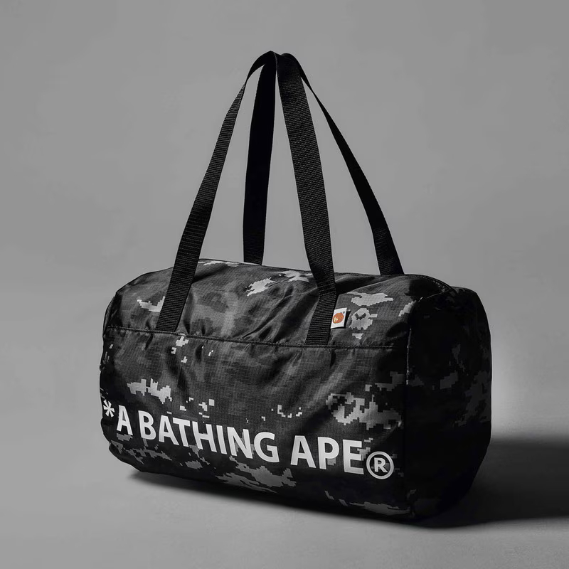 付録は「A BATHING APE」大容量＆キャリーオン仕様のボストンバッグ