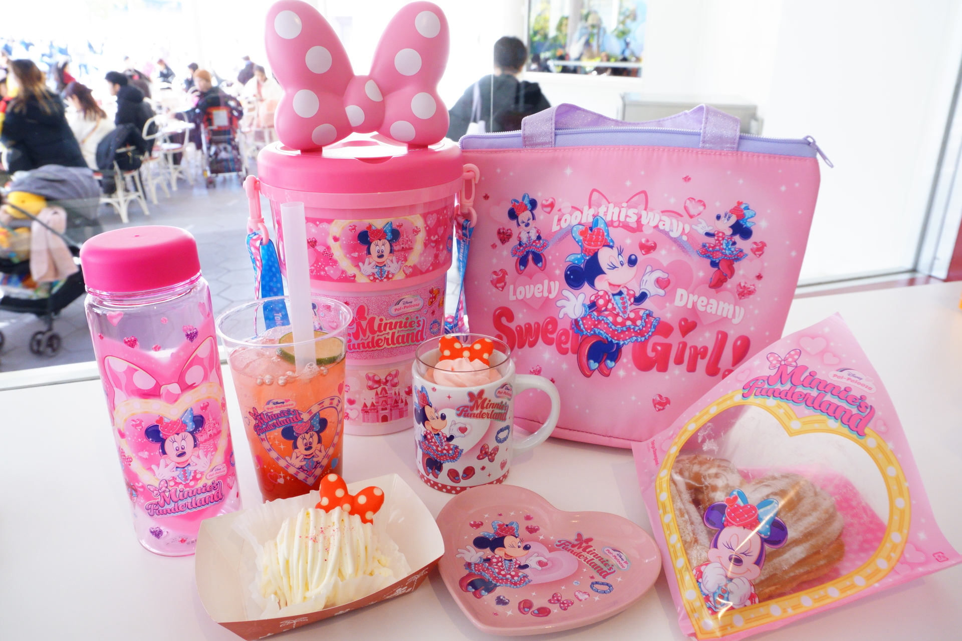 ミニーのファンダーランド」スーベニア付きメニューを大人買い