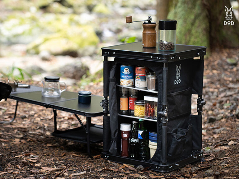 DOD、折りたためるアウトドア収納棚「ココニモラック」に新色ブラック