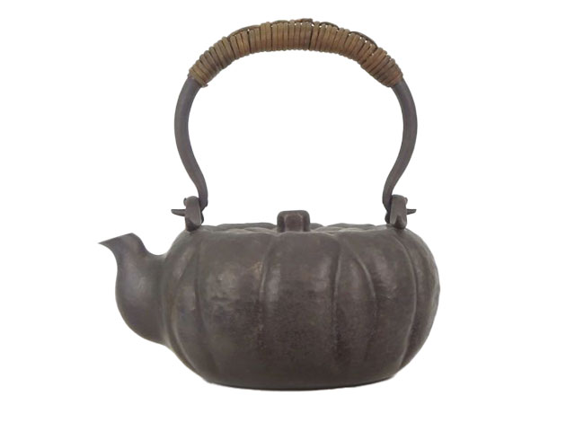 玉川堂 製 『 籐編 提手 鎚起銅製 口打出 南瓜形 銅製 湯沸 』をお