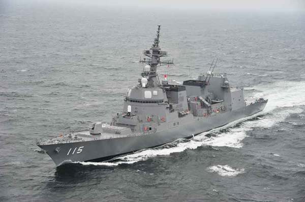 中国海軍の空母&巨大ミサイル艦と海自の護衛艦がにらみあい!? 宮古島沖