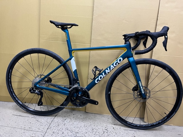 COLNAGO 2023年モデルのV3 DISC 105 Di2 & V3 Disc ULTEGRA Di2 が入荷