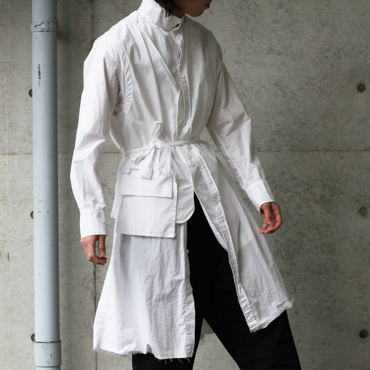 KHOKI】一枚でさまざまな着方を楽しめるロングシャツコートベスト