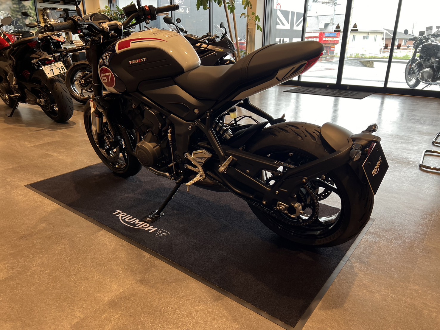 TRIDENT 660 TRIPLE TRIBUTE EDITIONのご紹介🏍️ | トライアンフ鹿児島