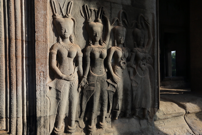 カンボジアの世界遺産アンコール・ワットのレリーフ | TRIPPING!