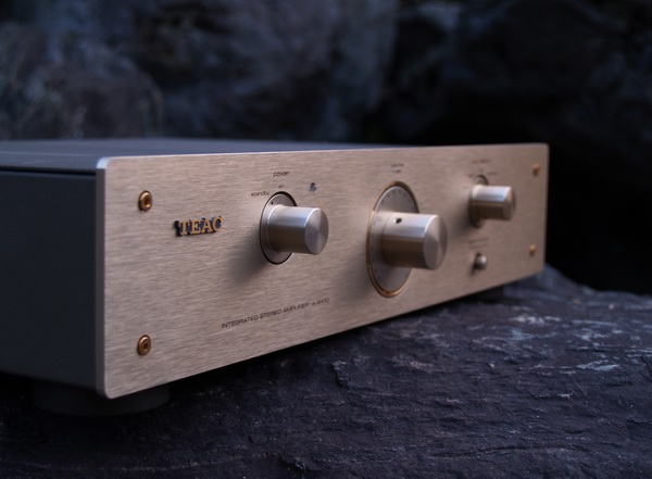 TEAC A-BX10 -東西プリメインアンプ-