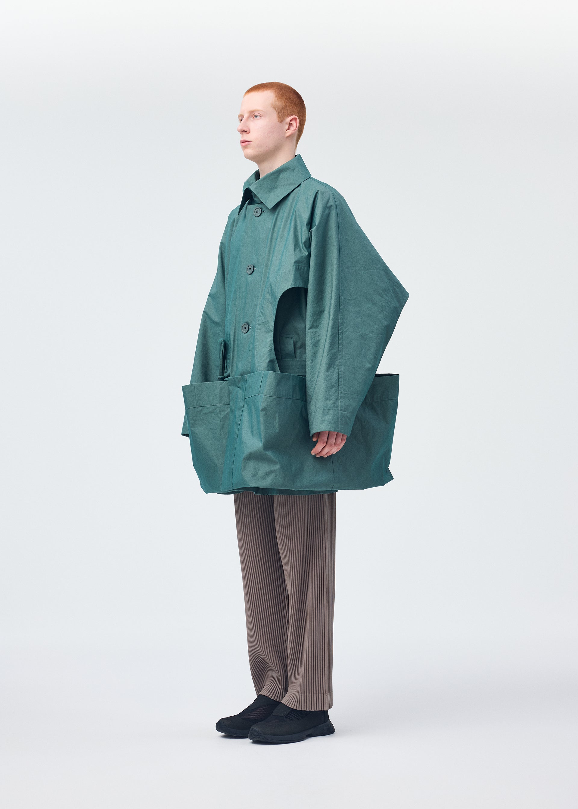 CAVITY COAT Coat Black – The official ISSEY MIYAKE ONLINE STORE