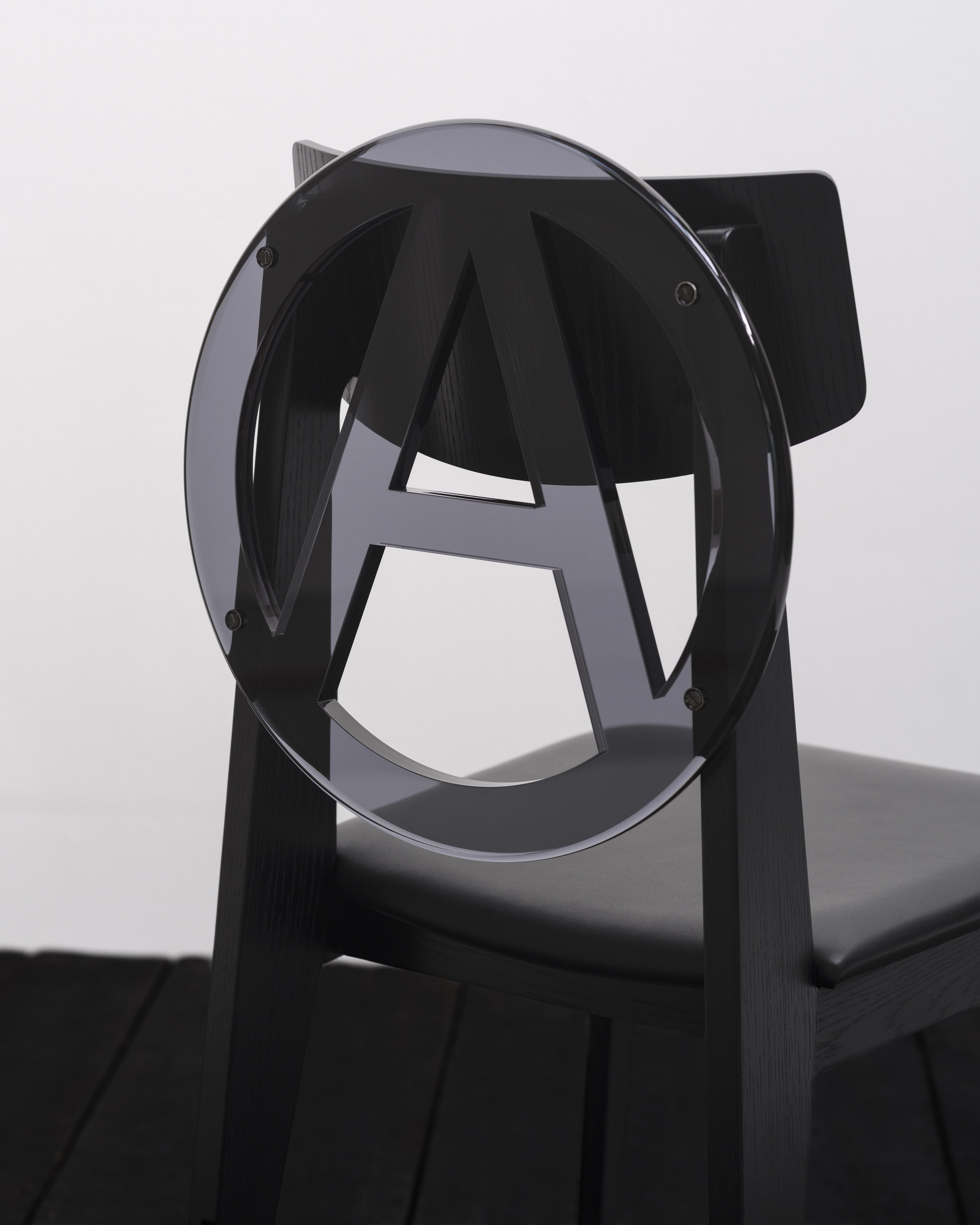 ANARCHY CHAIR｜UNDERCOVER OFFICIAL ONLINE STORE