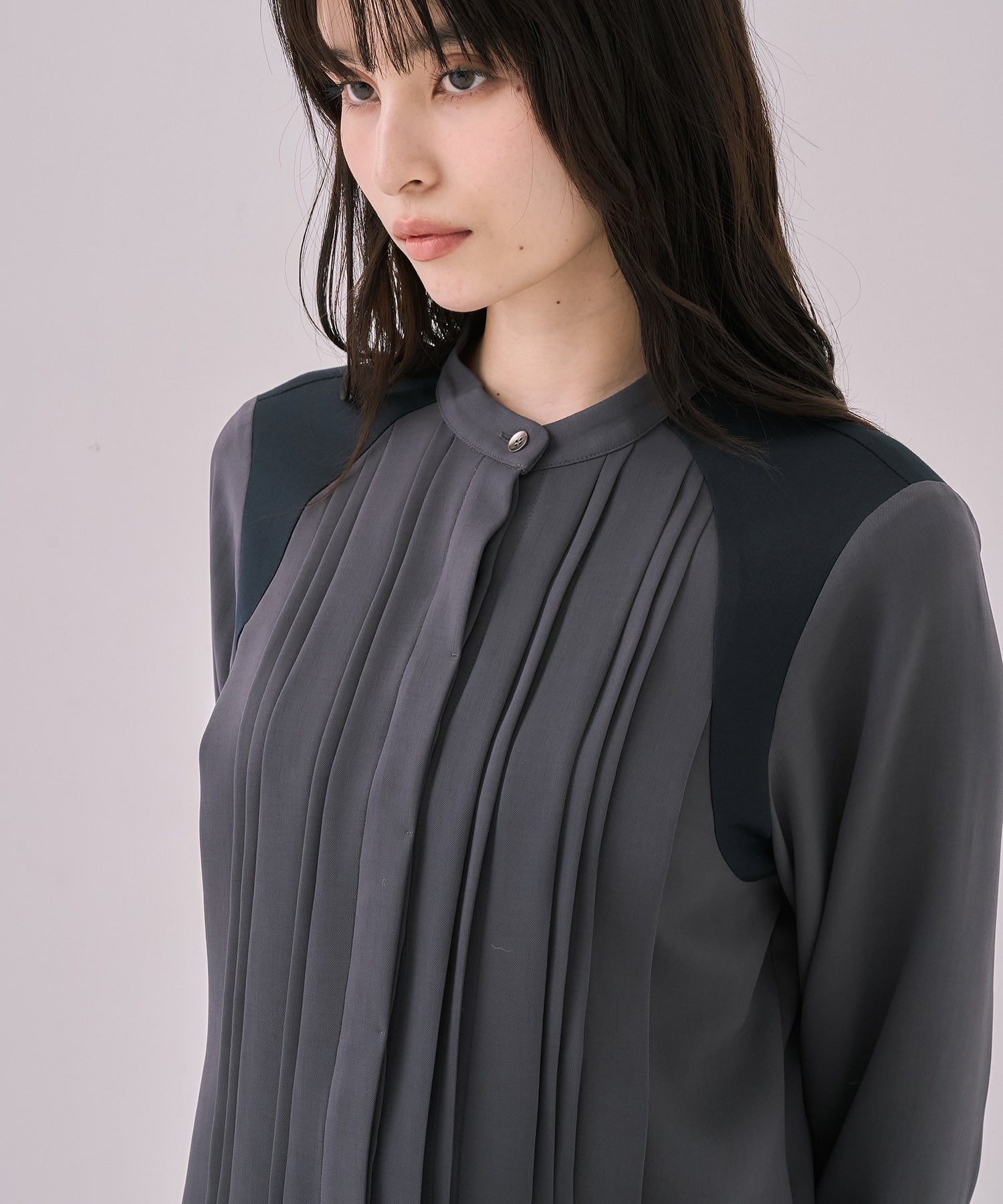 残りわずか〉ピンタックバイカラーブラウス(FREE NAVY): : ウィメンズ