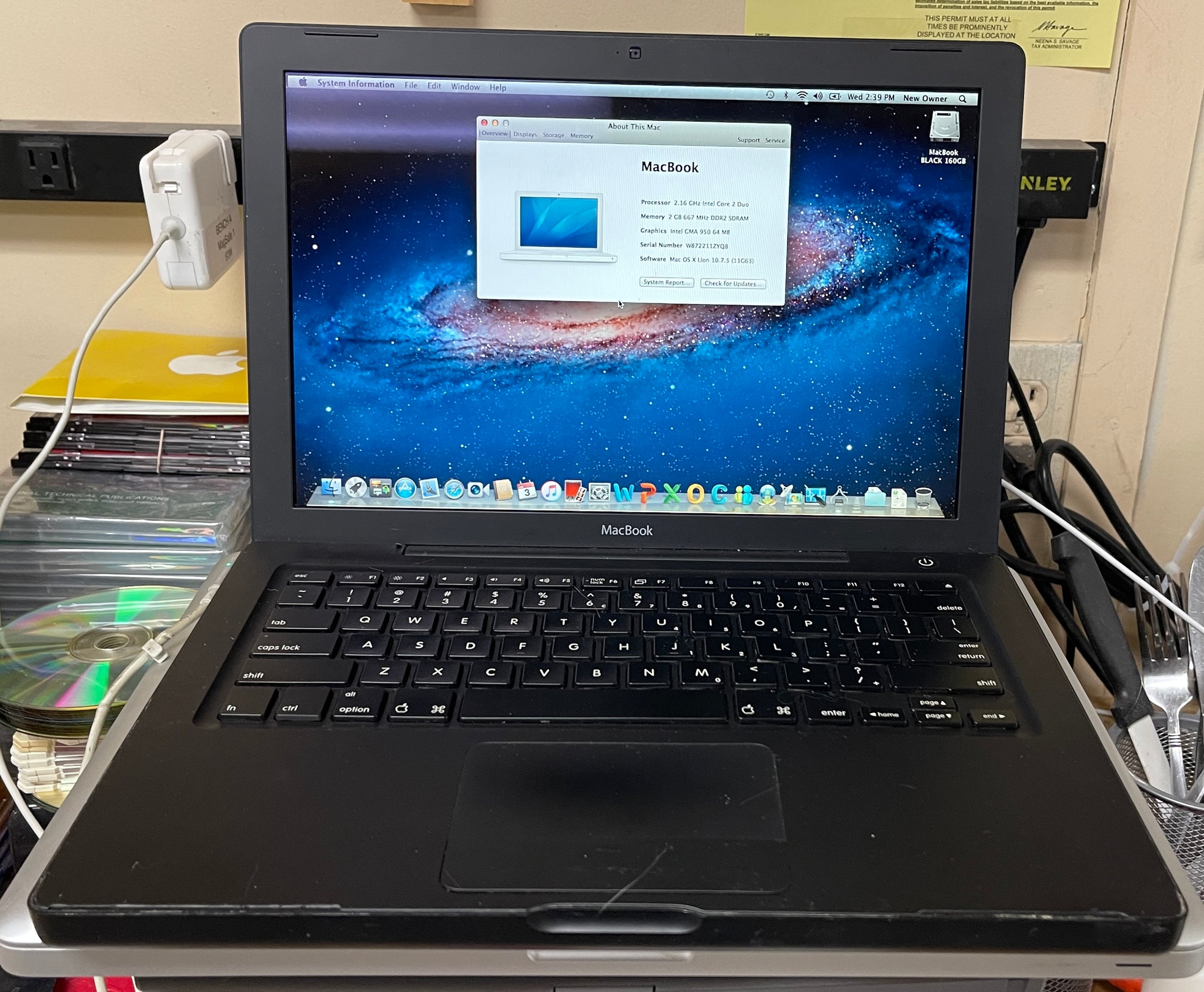 Apple MacBook 13-inch BLACK Mid 2007 2.16GHz Intel Core 2 Duo