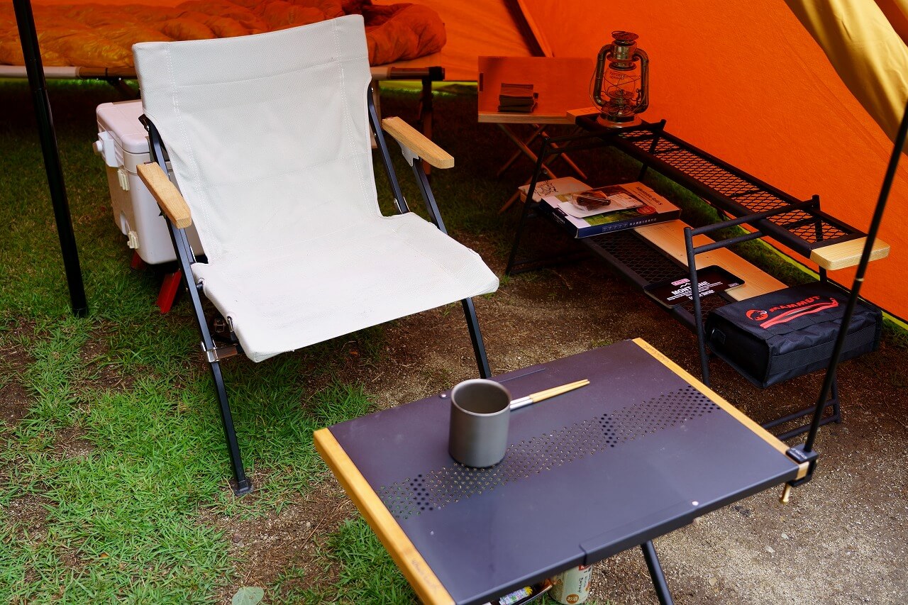 ホールアースの焚き火テーブルは買いか？1年使い続けたその後を