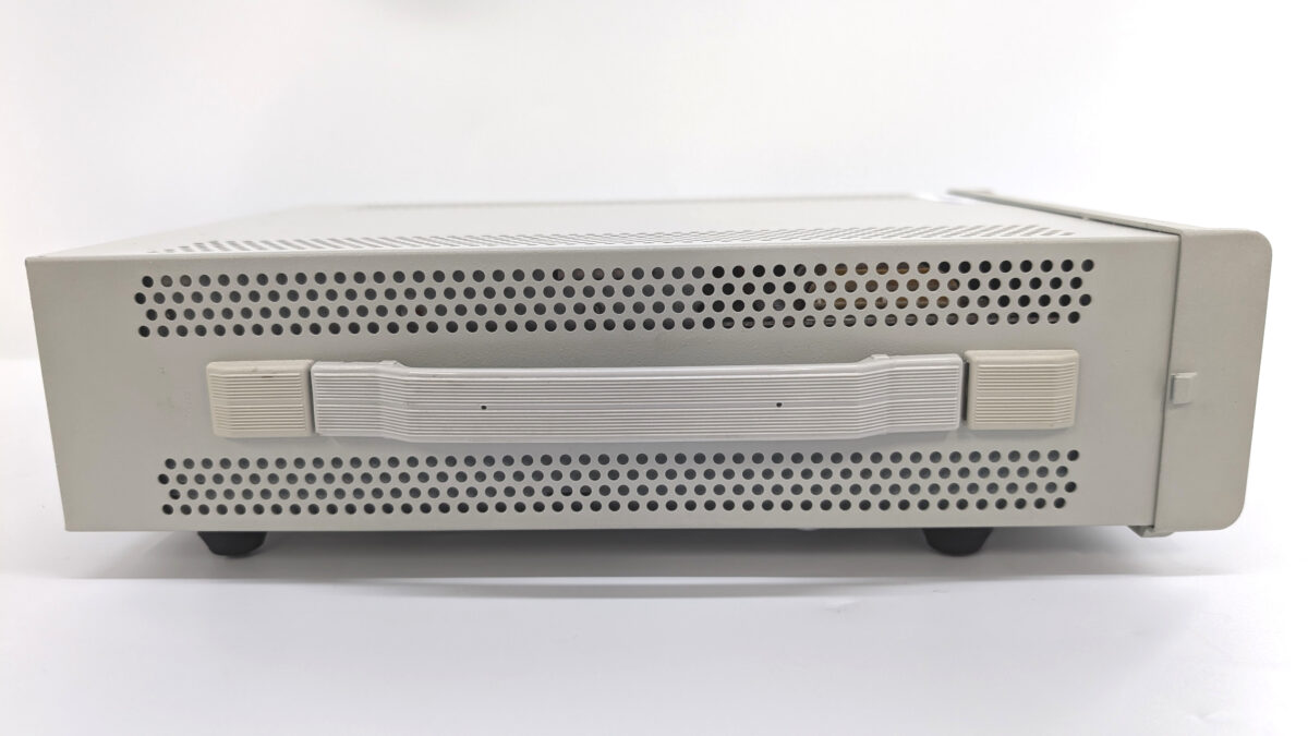 R6142 プログラマブル直流電圧/電流発生器 32V/160mA アドバンテスト S