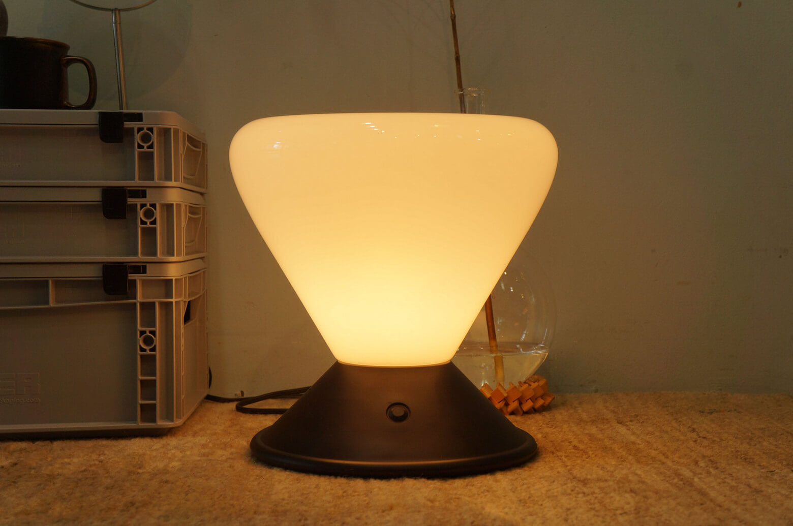 喜多俊之 フロアランプ ポストモダン 乳白ガラス 照明 インテリア