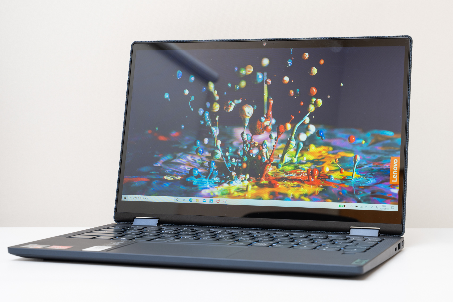 Lenovo Yoga 650(AMD)レビューファブリック素材の天板が特徴的な13.3型