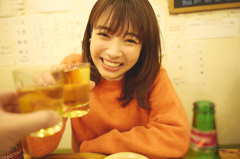 町中華」でいつも飲ってるあのコが御徒町で昼酒クイクイ | 著名人