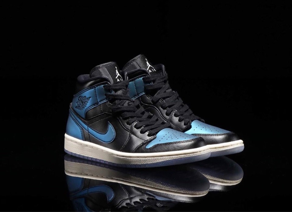 Nike】Air Jordan 1 Mid “Iridescent Black”が国内8月1日に発売予定