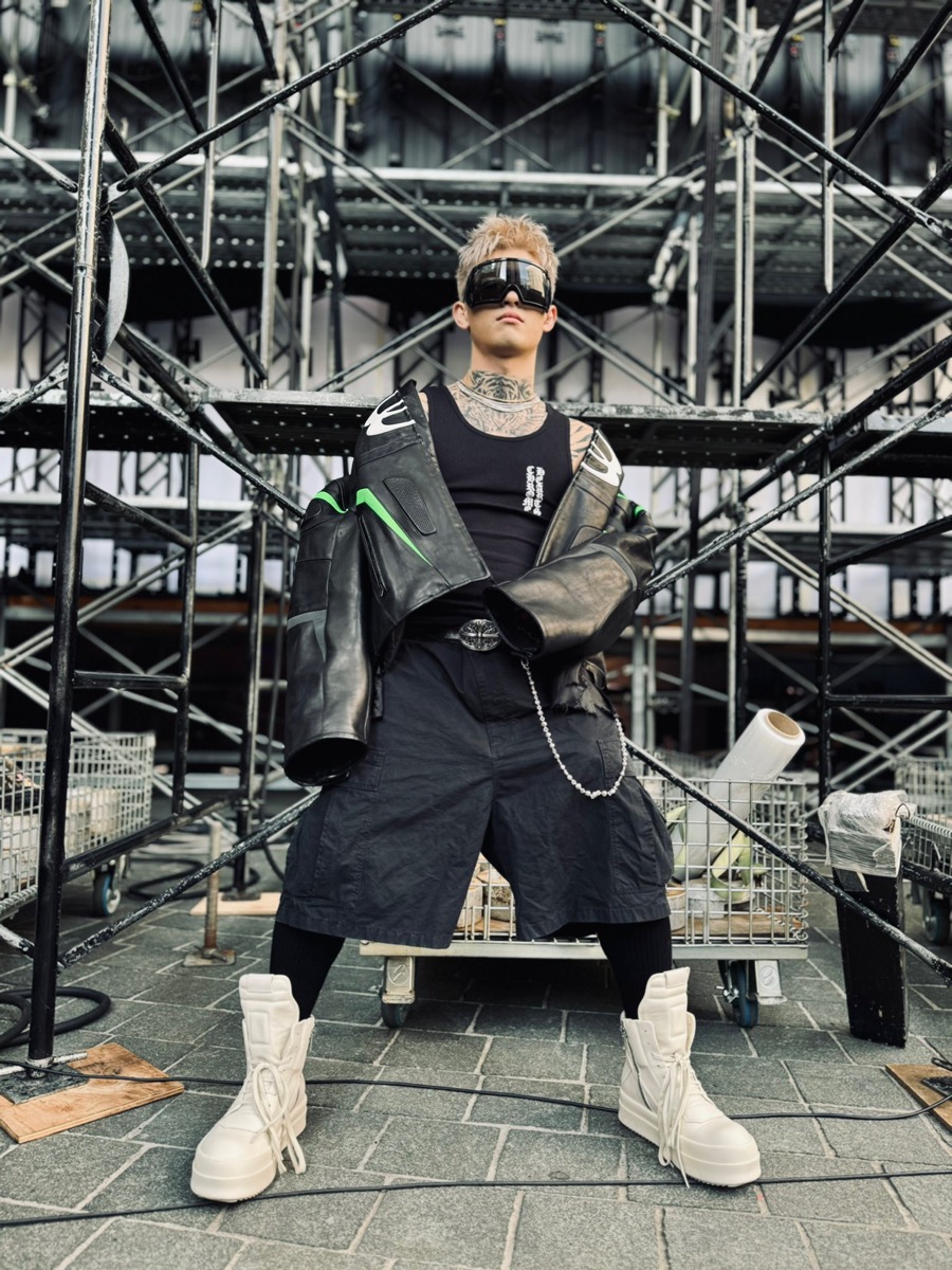 平本蓮が朝倉未来戦の記者会見でBALENCIAGAのレーサージャケット（169