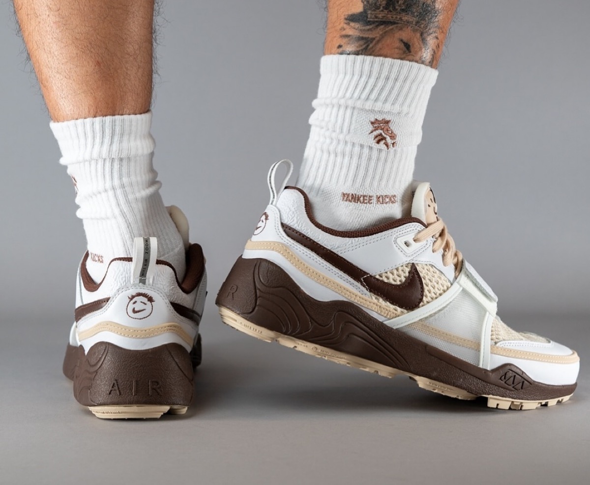 Travis Scott x Nike Zoom Field Jaxx “White and Light Chocolate”が