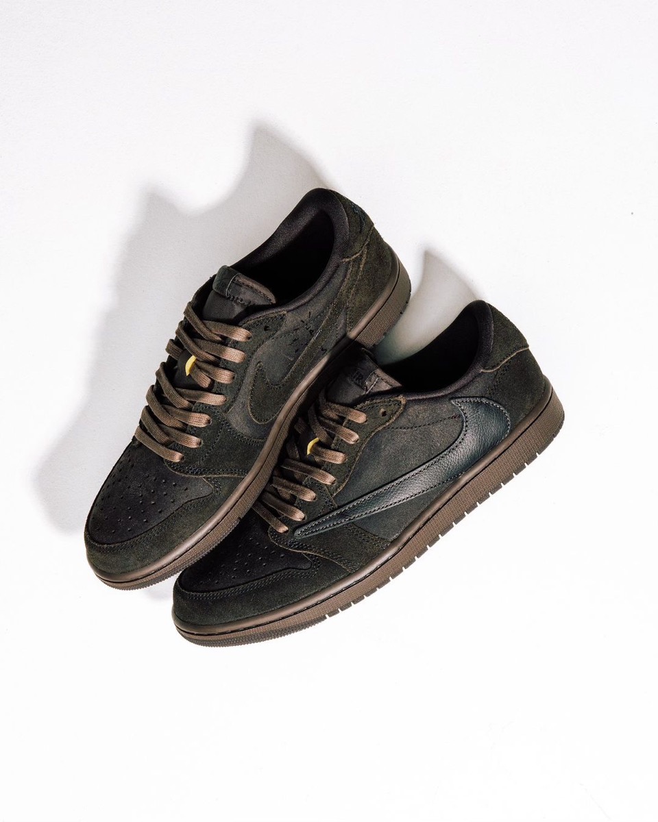 Travis Scott x Nike Air Jordan 1 Low OG SP “Velvet Brown”が国内12