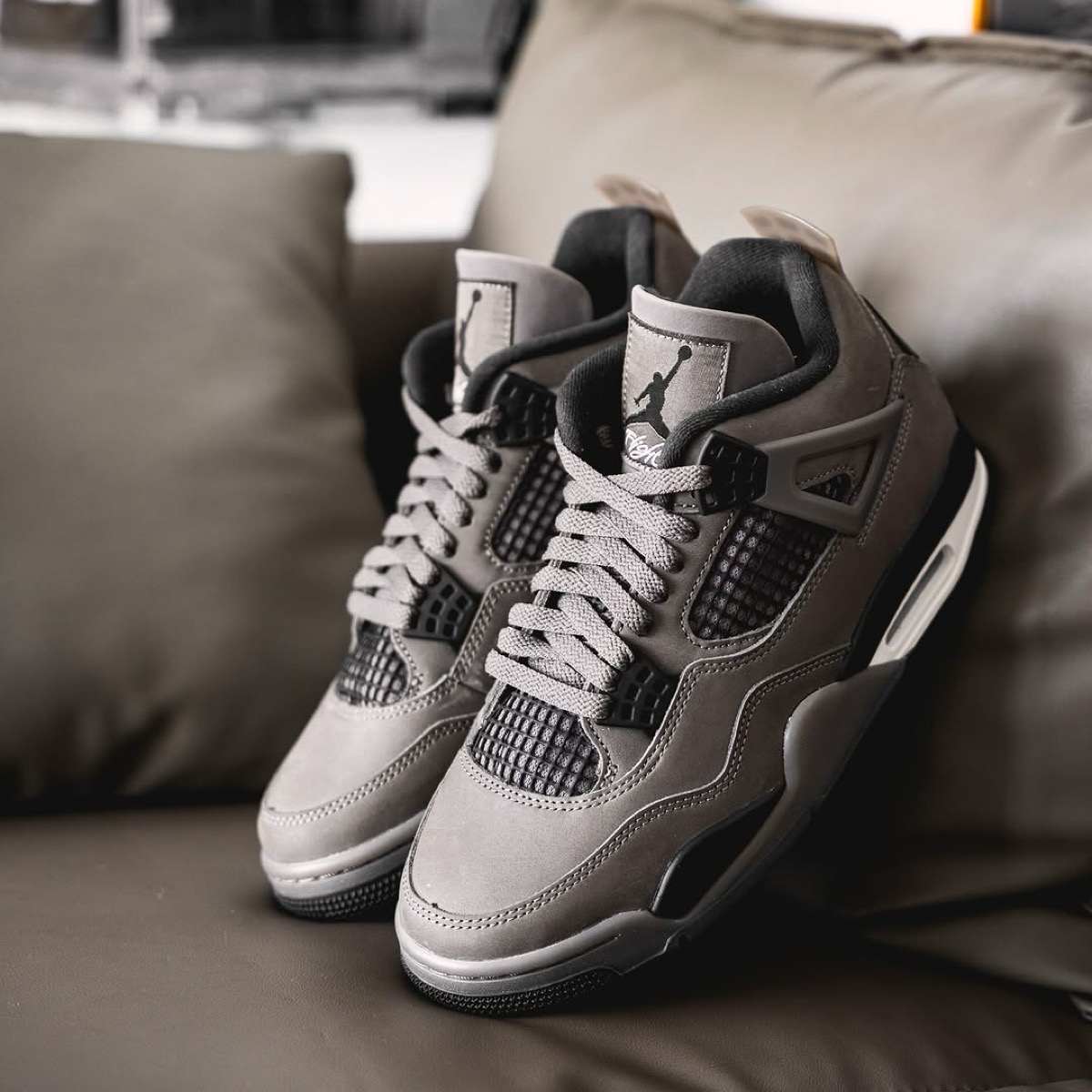 Nike Air Jordan 4 Retro “Cave Stone”が国内9月6日より発売 ［FQ8138