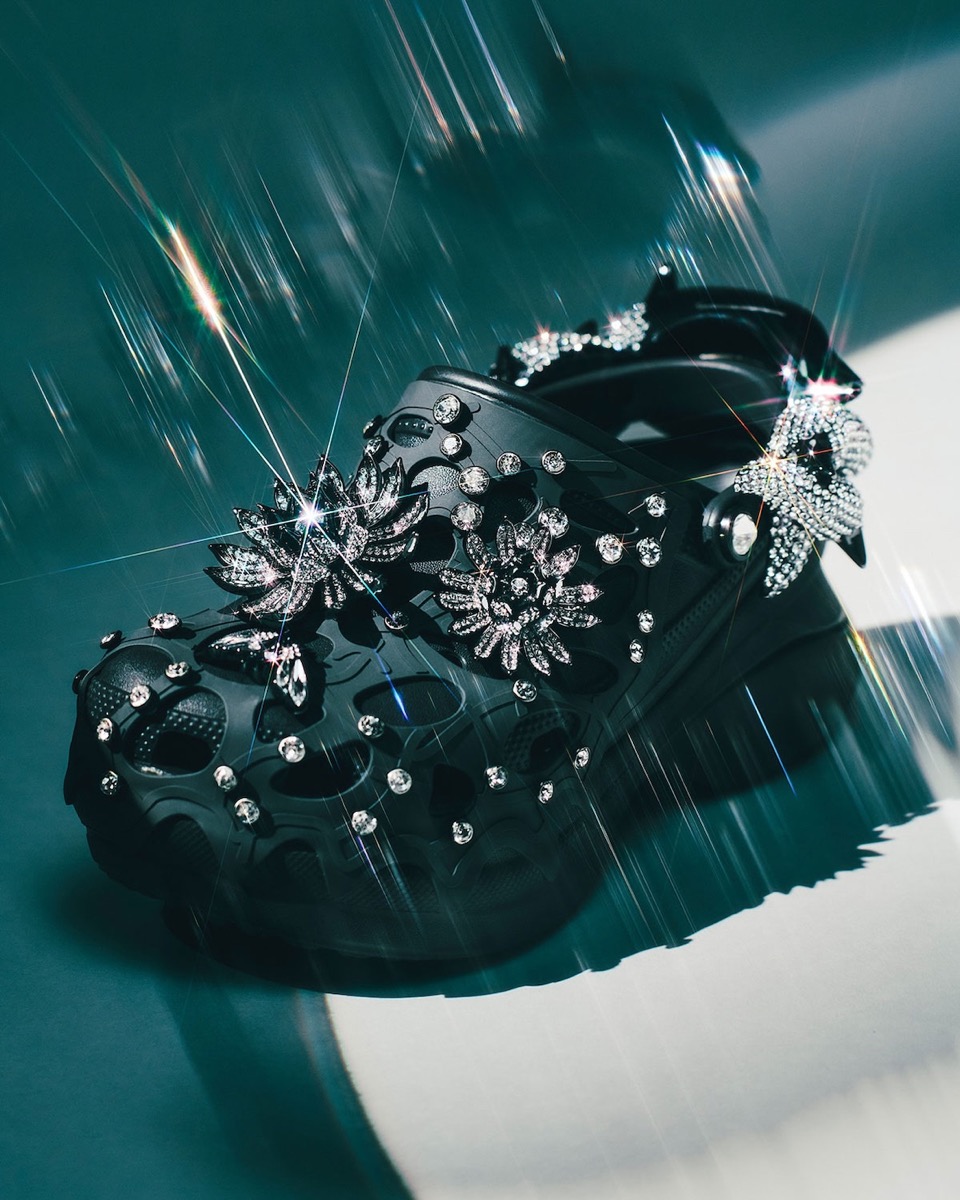 Swarovski x Crocs クリスタルをあしらったコラボサンダルが国内5月7日