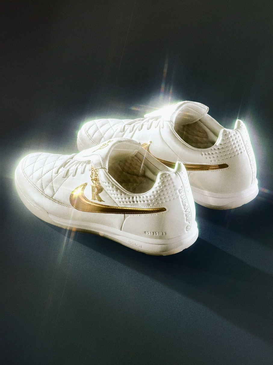 Ronaldinho x Nike Tiempo Legend FG SE “Touch of Gold”が国内12月10