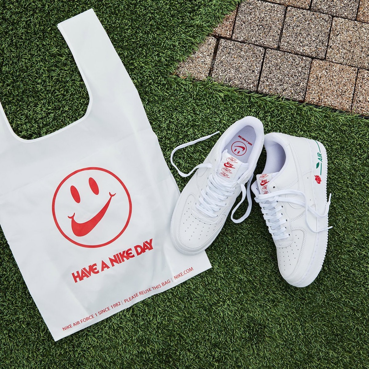 Nike】薔薇をプリントした Air Force 1 '07 LX “White Bag” & “Pink