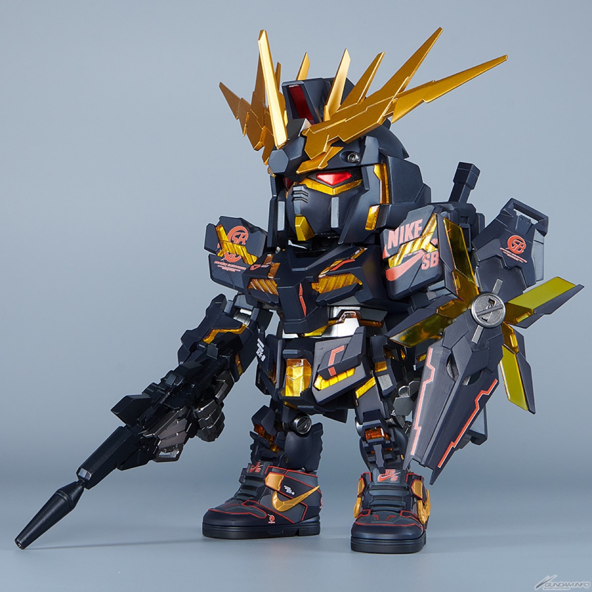 Nike SB × ユニコーンガンダム 海外限定コラボフィギュア「QMSV
