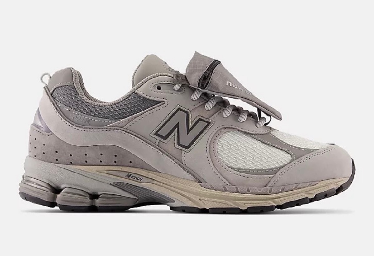 ミニバック搭載 第2弾 New Balance『M2002RVC』が国内7月16日に発売