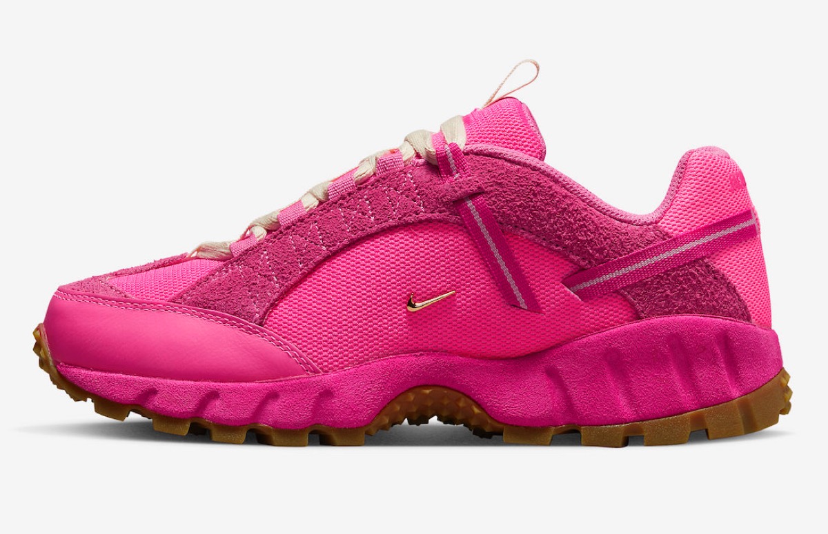 Jacquemus × Nike Wmns Air Humara LX “Pink Flash”が国内12月9日に