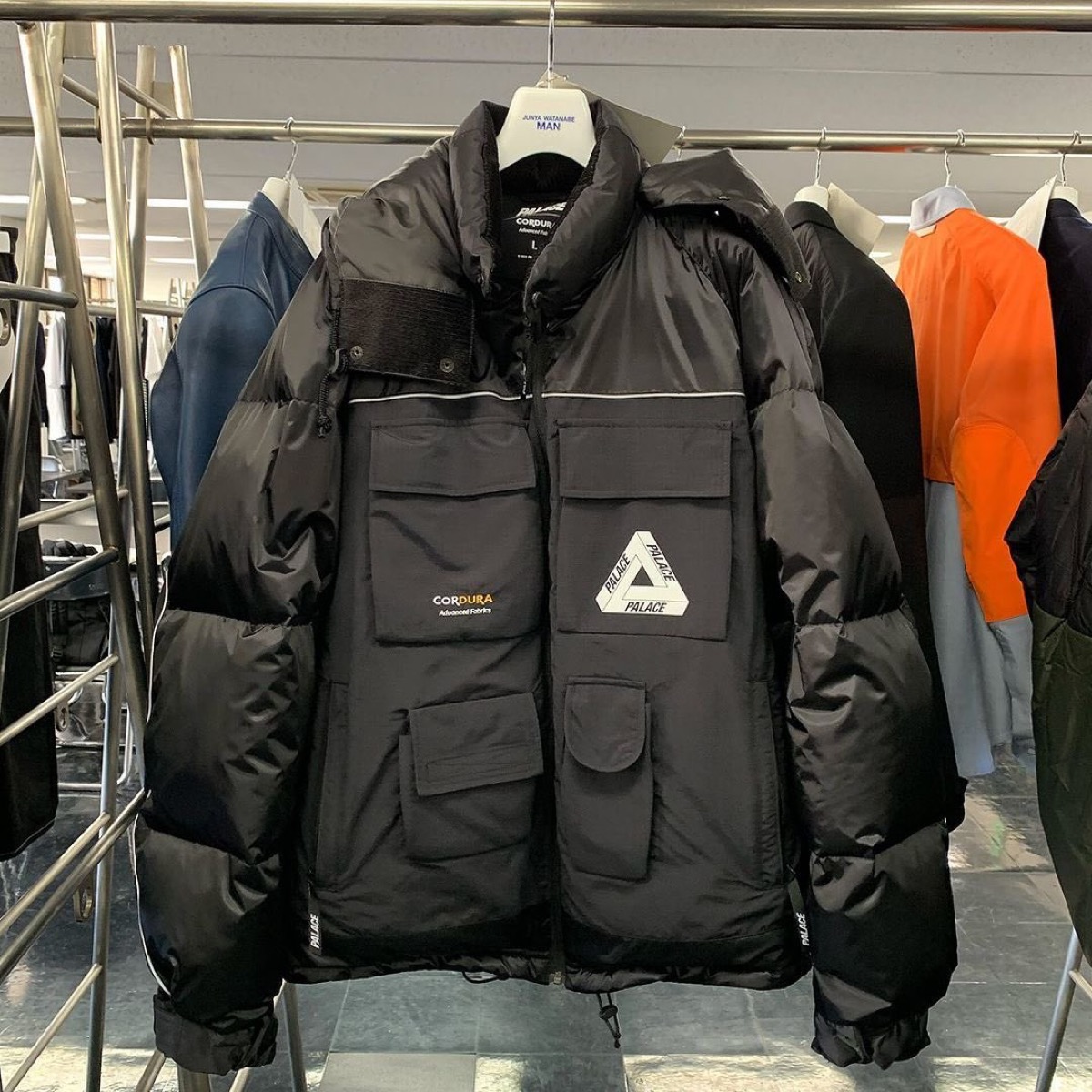 eYe JUNYA WATANABE MAN × PALACE コラボダウンジャケットが国内10月20