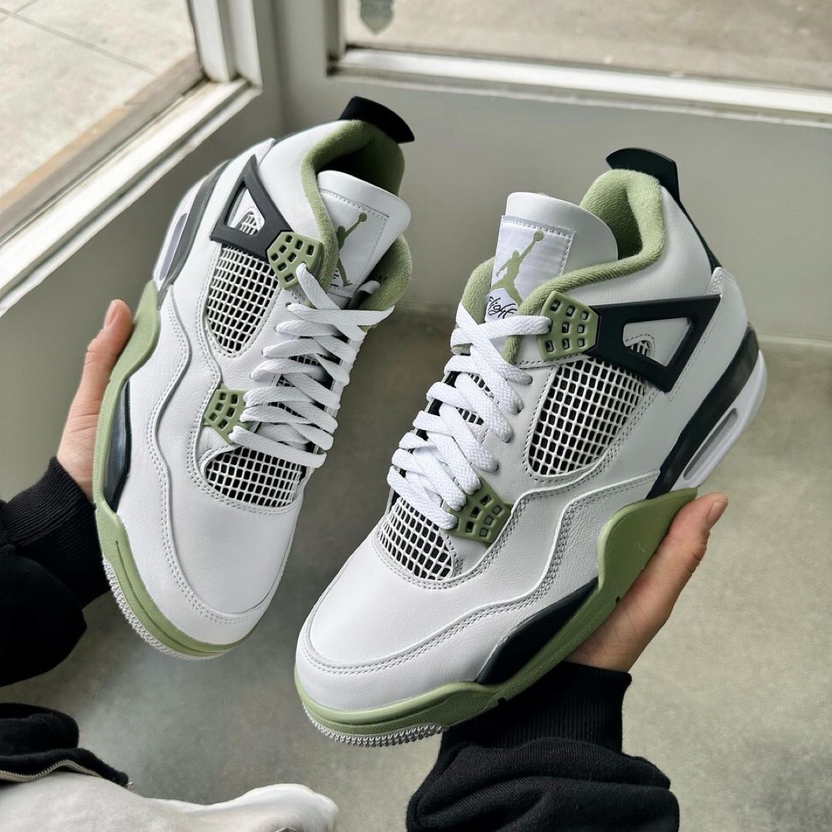 Nike Wmns Air Jordan 4 Retro “Oil Green”が国内2月24日に発売予定