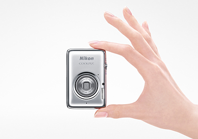 ニコン、手のひらサイズの超小型デジカメ「COOLPIX S02」 - ウレぴあ総研