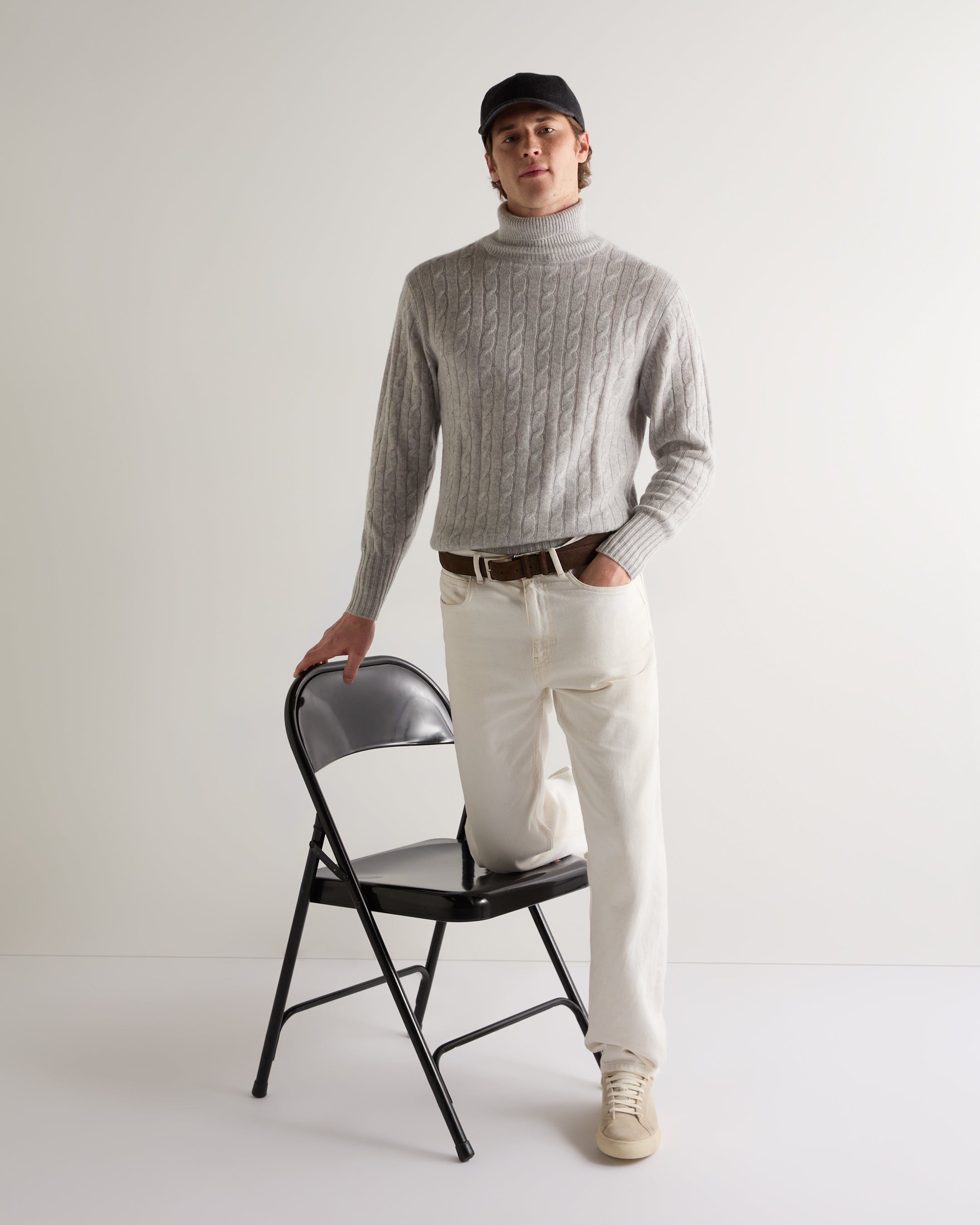 007 Cable Turtle Neck Sweater Fumo Grey | N.Peal