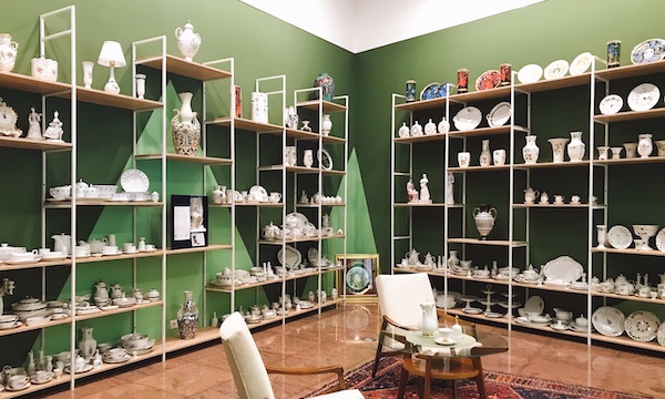 ハンガリー3大陶器のひとつ「ホロハーザ（Hollohaza）」のショップへ