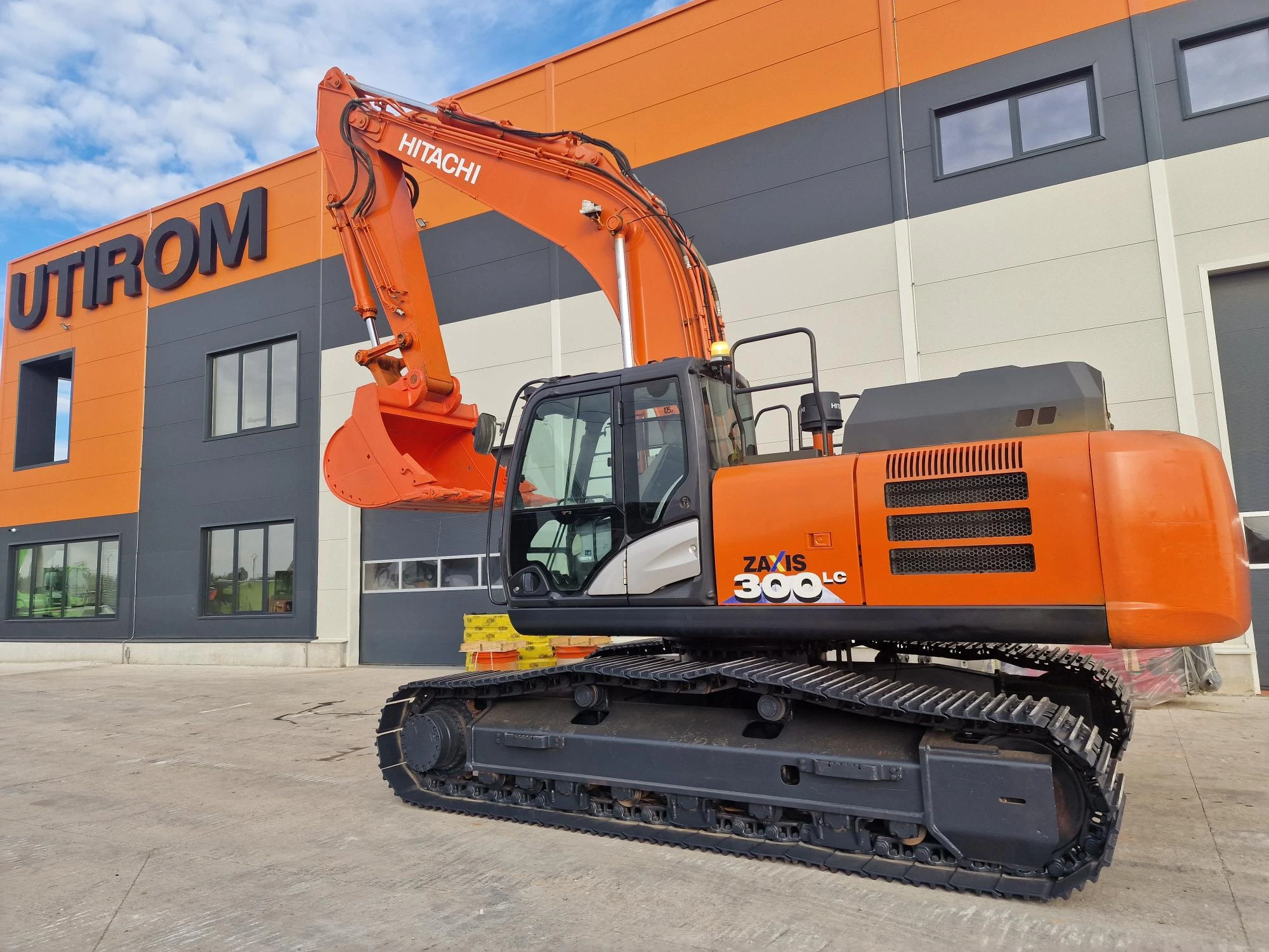Excavator HITACHI ZX300LC-6, 2018, 7.411h, cupa noua – Utirom.ro