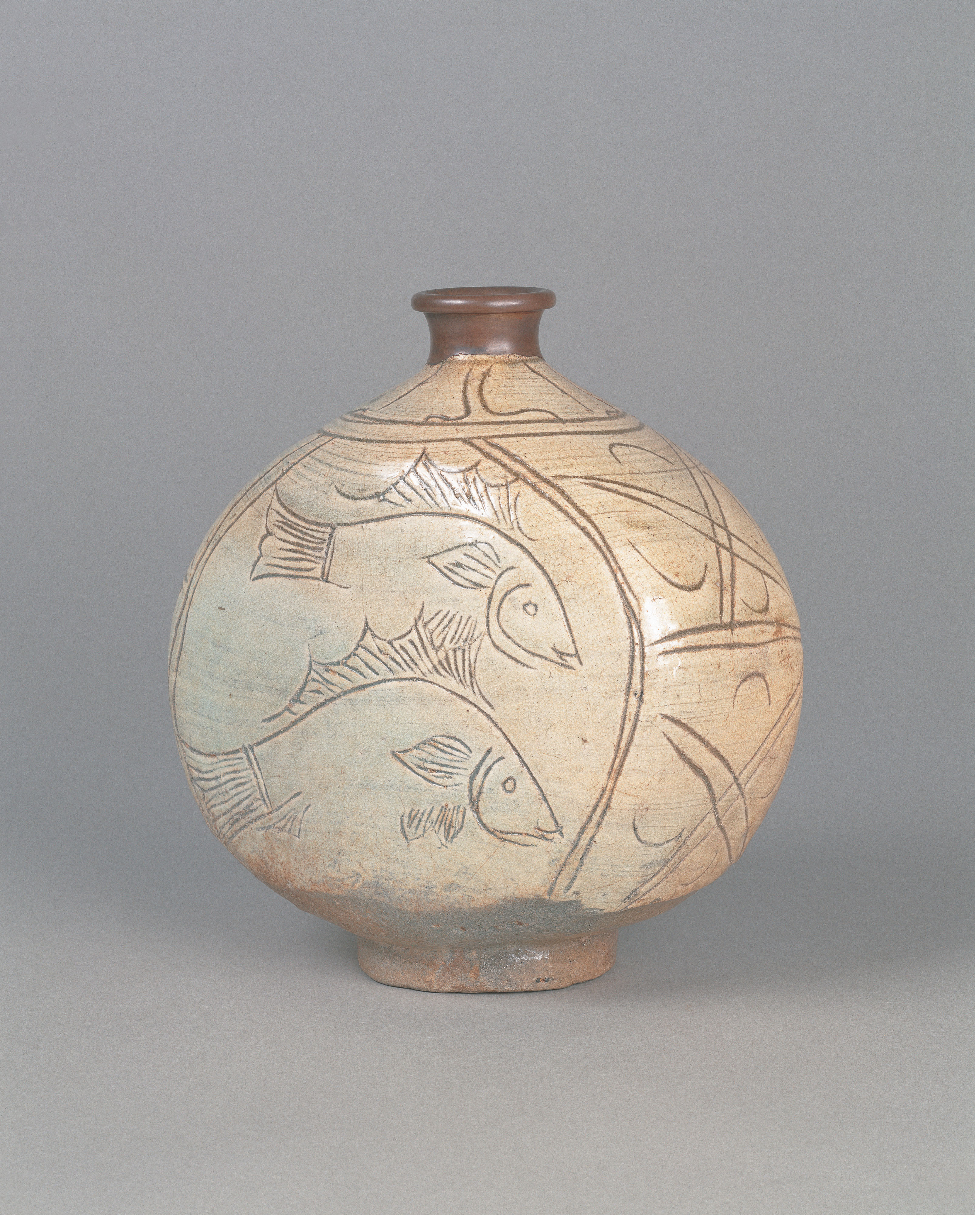 粉青沙器線刻魚文扁壺 | やまぐちバーチャルアートミュージアム