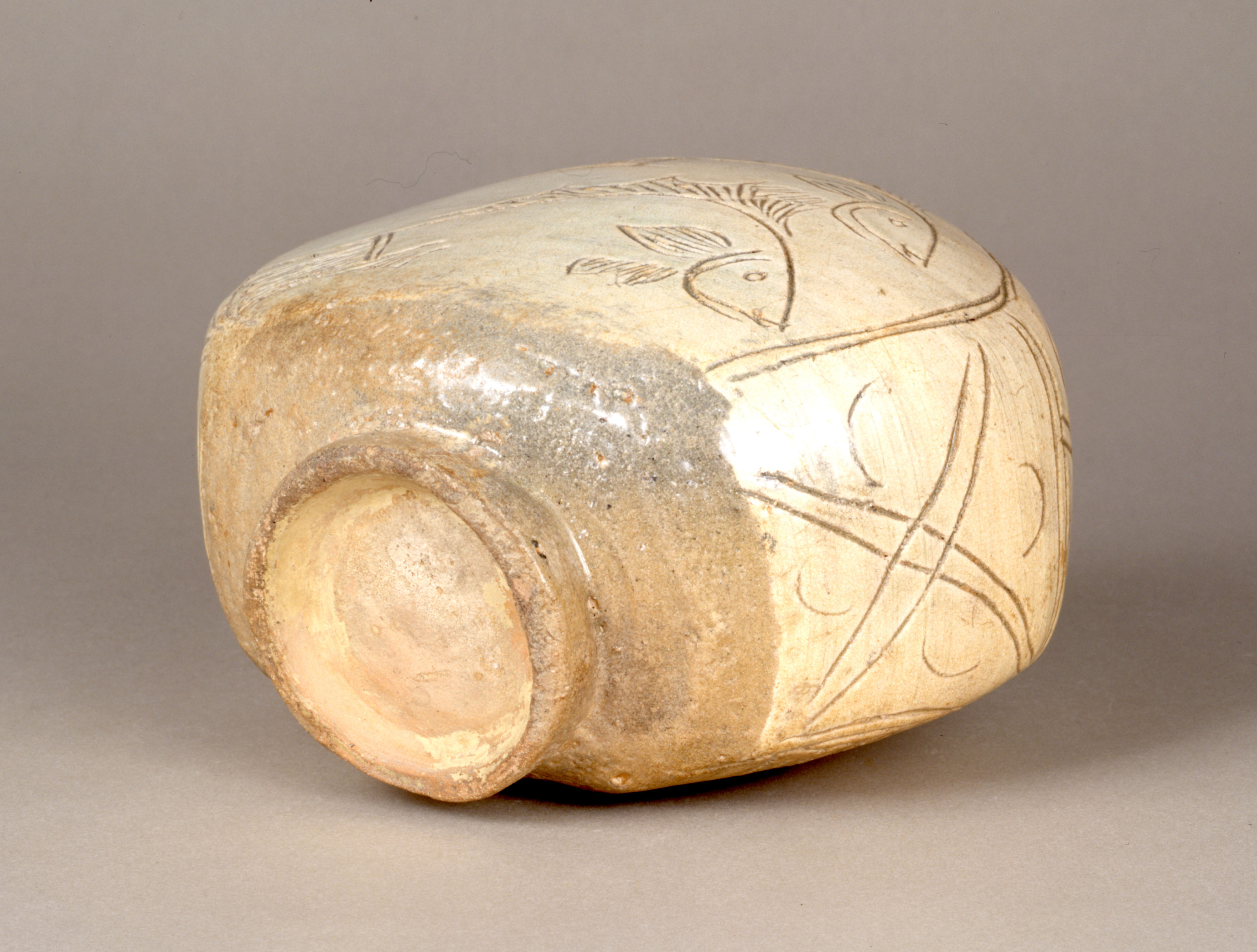 粉青沙器線刻魚文扁壺 | やまぐちバーチャルアートミュージアム