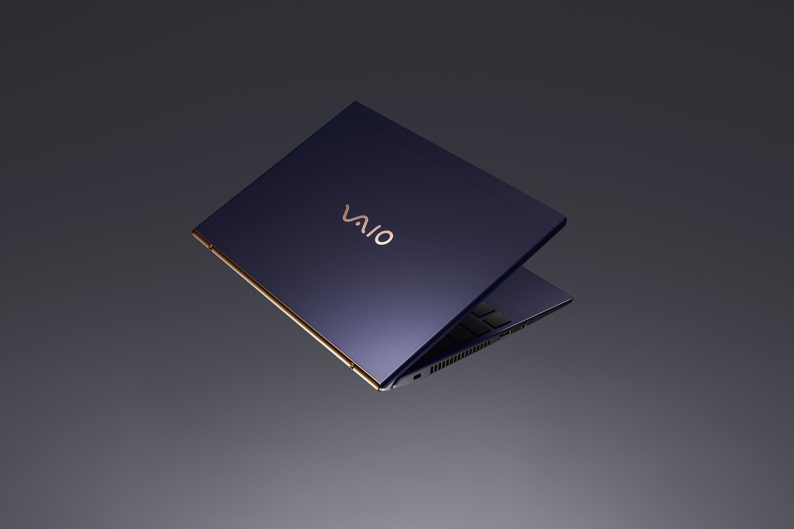 VAIO SX12・SX14の勝色特別仕様・ALL BLACK EDITIONにおいて4G LTEが