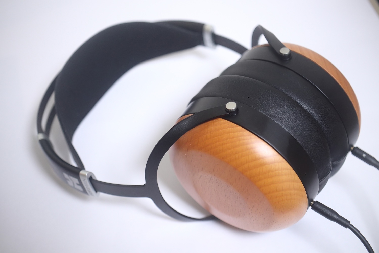 木製イヤカップを備えたSUNDARAの密閉型、HIFIMAN SUNDARA Closed-Back